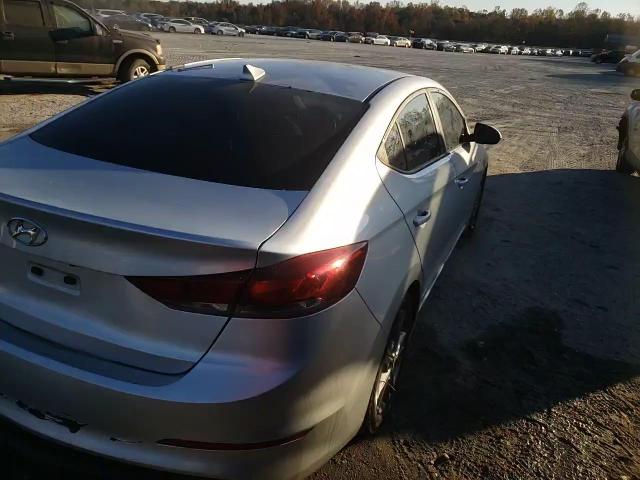 2018 Hyundai Elantra - Image 13