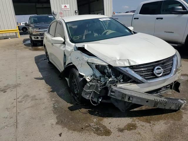 2017 Nissan Altima - Image 13