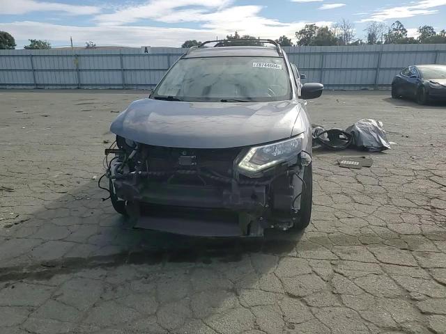 2018 Nissan Rogue - Image 10