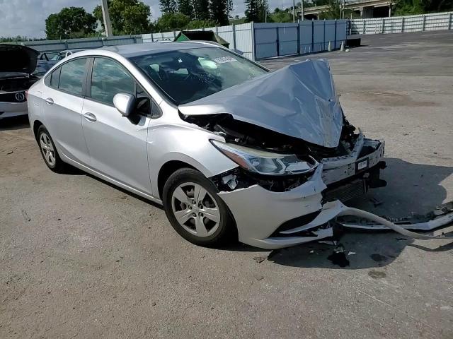 2018 Chevrolet Cruze - Image 11