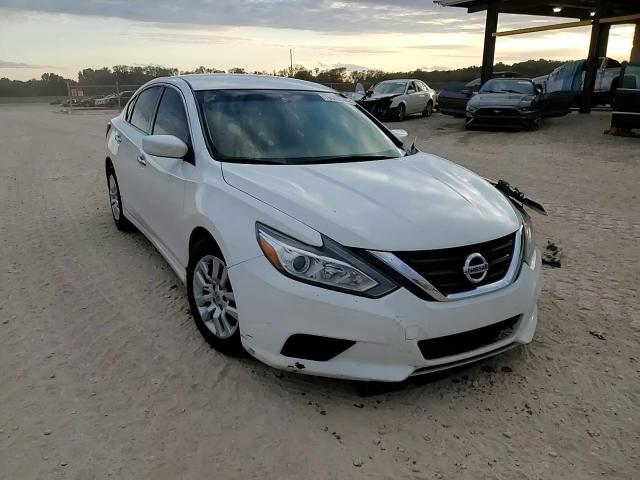 2018 Nissan Altima - Image 13