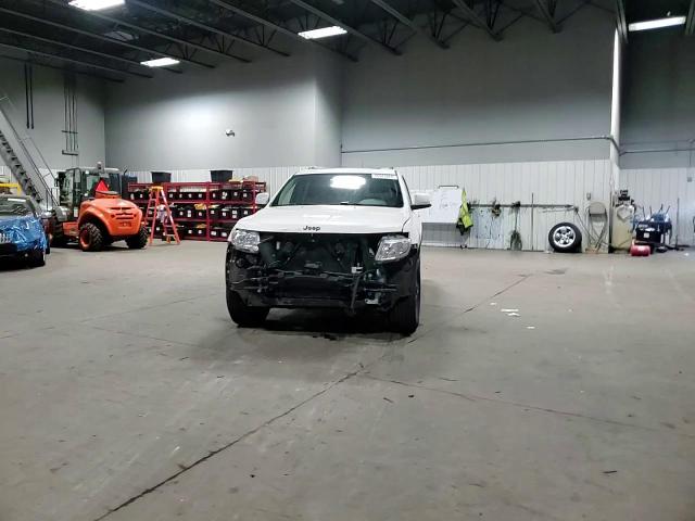 2012 Jeep Grand Cherokee - Image 12