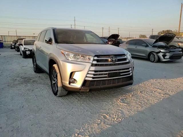 2019 Toyota Highlander Se VIN: 5TDKZRFH5KS356816 Lot: 75214444