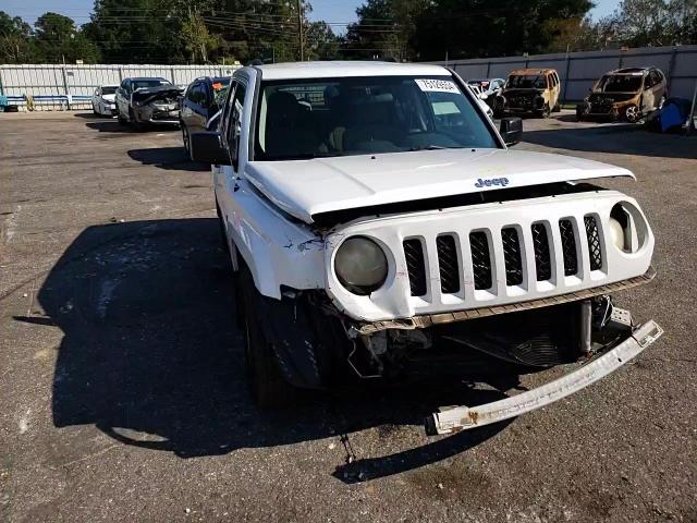 2014 Jeep Liberty (Patriot) - Image 12
