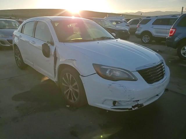 2013 Chrysler 200 Touring VIN: 1C3CCBBG5DN701608 Lot: 77012624