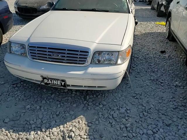 2004 Ford Crown Victoria - Image 10