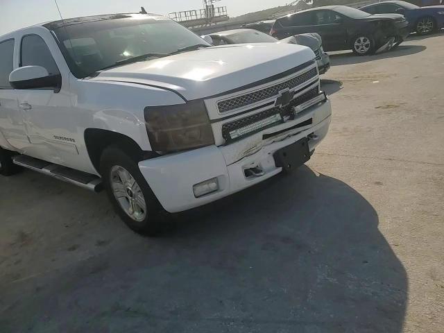 2013 Chevrolet Silverado - Image 11