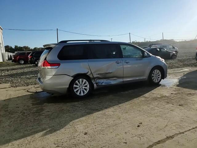 2013 Toyota Sienna Xle VIN: 5TDDK3DC4DS058682 Lot: 75677964