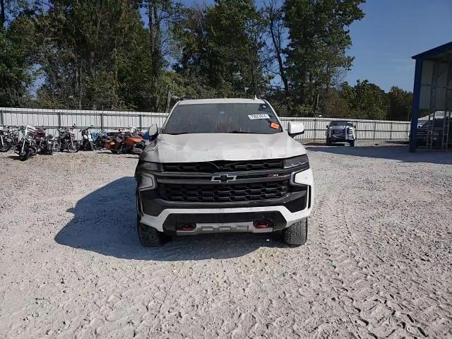 2022 Chevrolet Suburban - Image 12