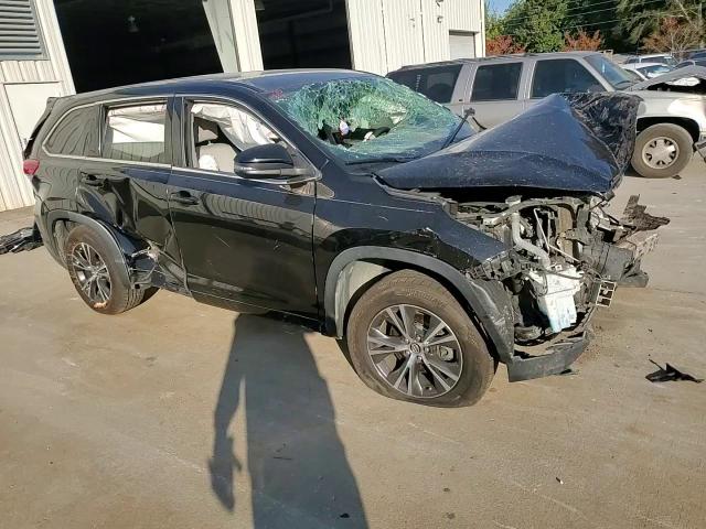 2017 Toyota Highlander - Image 11