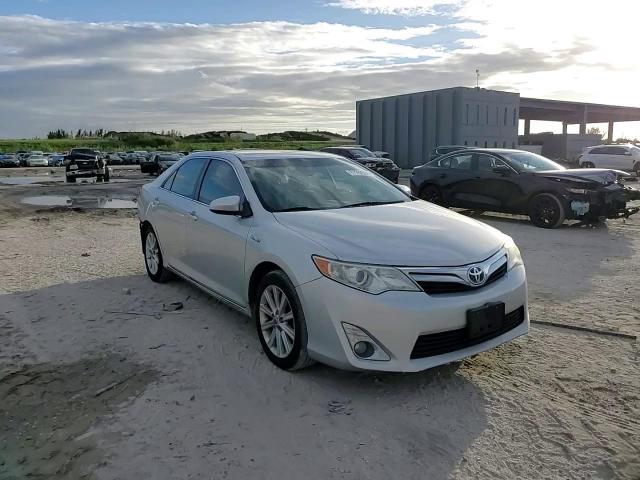 2012 Toyota Camry - Image 11