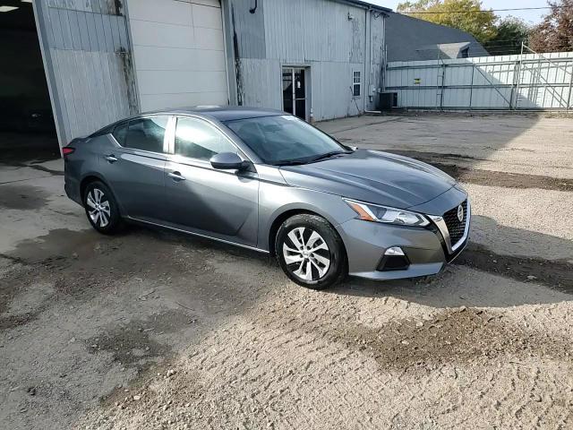 2020 Nissan Altima - Image 13