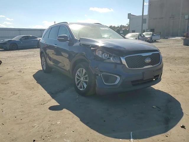 5XYPG4A35JG387697 2018 Kia Sorento Lx