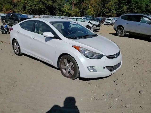 2013 Hyundai Elantra - Image 11