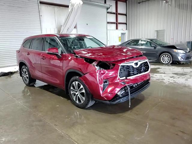 5TDHZRBH2NS173734 2022 Toyota Highlander Xle