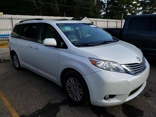 2017 Toyota Sienna - Image 14