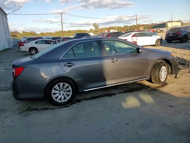 2014 Toyota Camry - Image 13