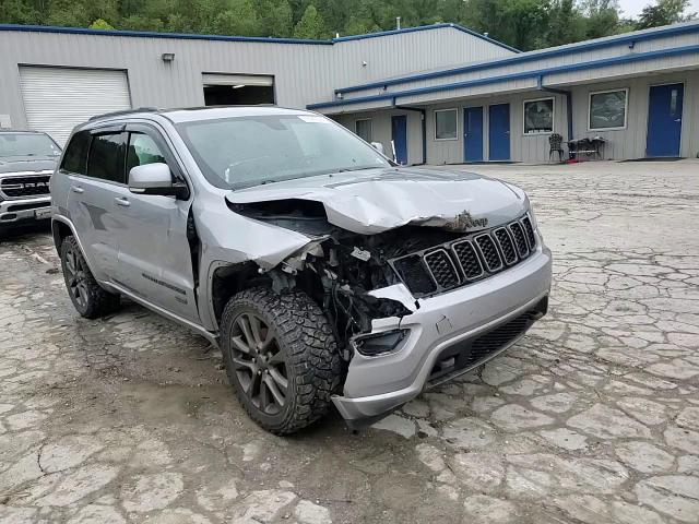 2017 Jeep Grand Cherokee - Image 12