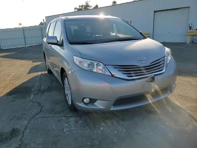 2017 Toyota Sienna Xle VIN: 5TDDZ3DC0HS185284 Lot: 74503034