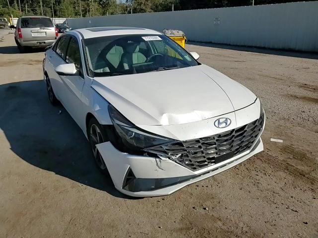 2022 Hyundai Elantra - Image 11