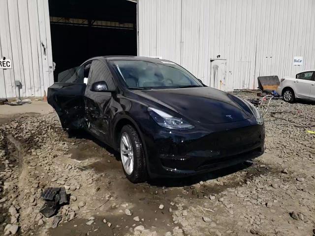 2024 Tesla Model Y VIN: 7SAYGDEE3RA227935 Lot: 74735274