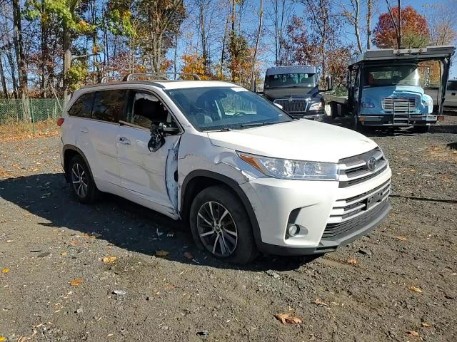 2018 Toyota Highlander Se VIN: 5TDJZRFH9JS885311 Lot: 77415534