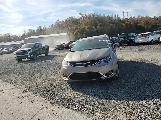 2017 Chrysler Pacifica - Image 14