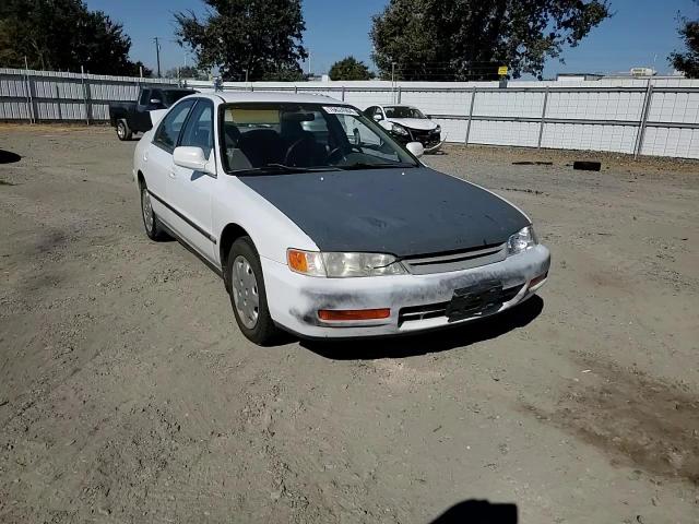 1996 Honda Accord Lx VIN: 1HGCD5638TA074394 Lot: 76624904