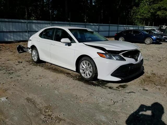 4T1B11HK1JU564165 2018 Toyota Camry L