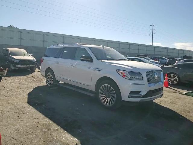 2019 Lincoln Navigator - Image 12