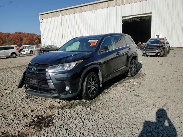 2018 Toyota Highlander Se VIN: 5TDJZRFH9JS858139 Lot: 76995294