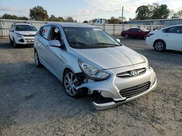 2013 Hyundai Accent - Image 10