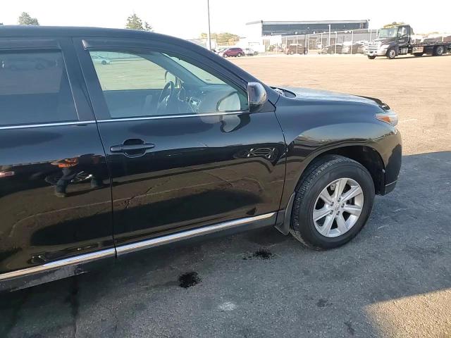 5TDBK3EH4DS218870 2013 Toyota Highlander Base