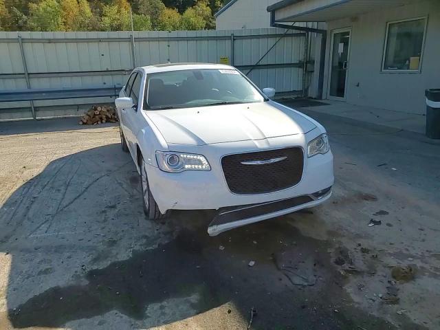 2017 Chrysler 300 Limited VIN: 2C3CCARG1HH647996 Lot: 75498884