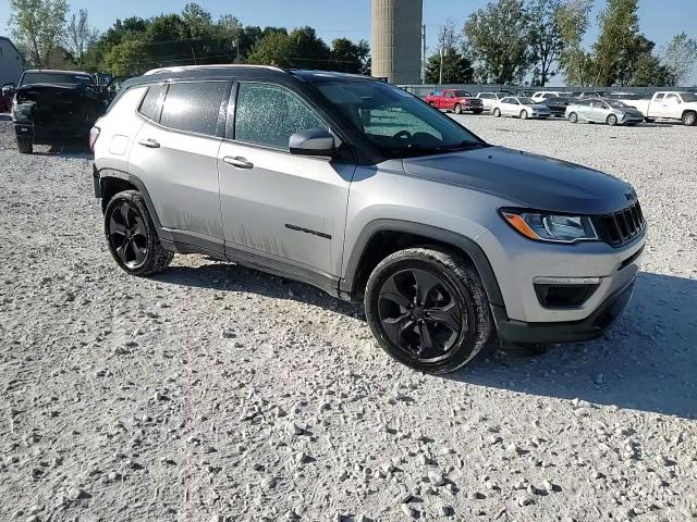 3C4NJDBB6JT483667 2018 Jeep Compass Latitude