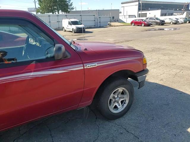 1998 Mazda B2500 VIN: 4F4YR12C0WTM04209 Lot: 73883084