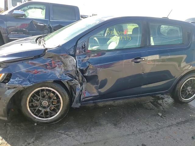 2015 Chevrolet Sonic - Image 13