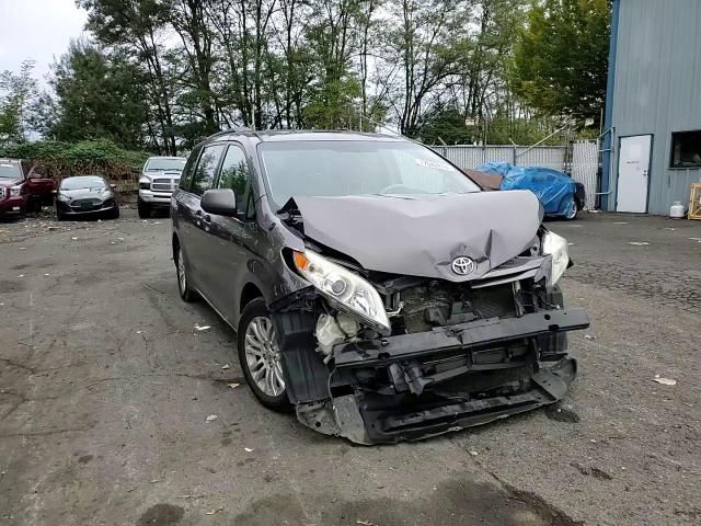 2013 Toyota Sienna Xle VIN: 5TDYK3DCXDS333764 Lot: 77682814