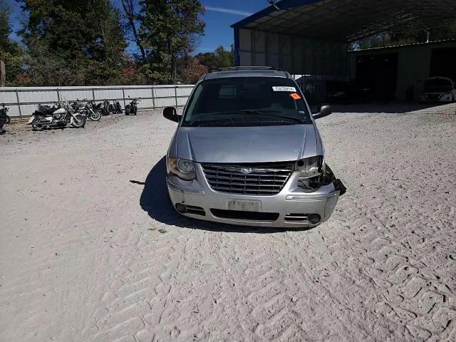2005 Chrysler Town & Country Limited VIN: 2C4GP64L65R250325 Lot: 86422104