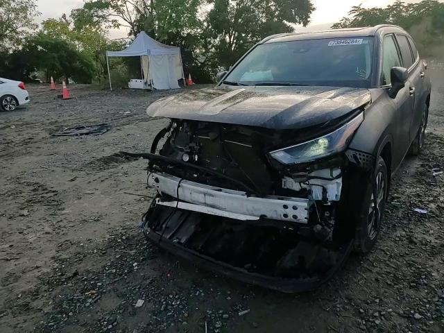 5TDHZRBH2NS176455 2022 Toyota Highlander Xle