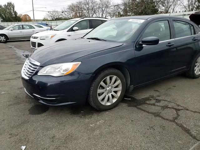 2014 Chrysler 200 - Image 10