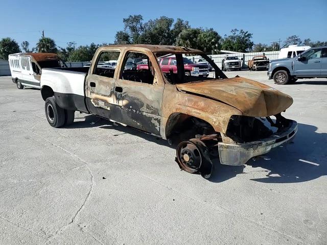 2002 Chevrolet Silverado - Image 11