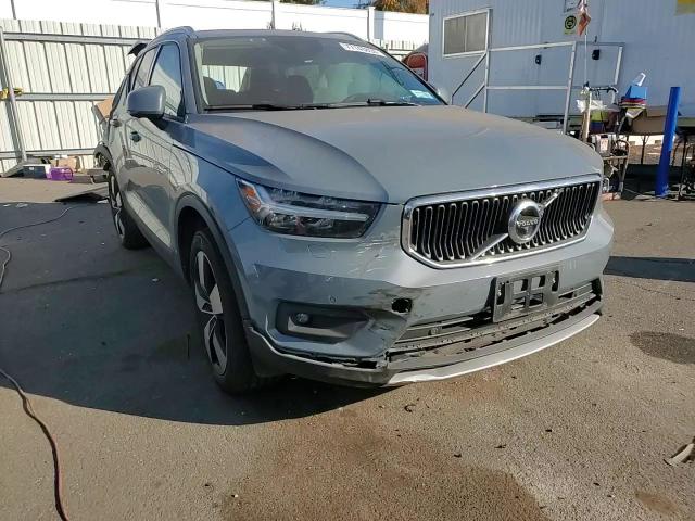 2022 Volvo XC40 - Image 15