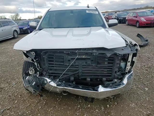 2017 Chevrolet Silverado - Image 11