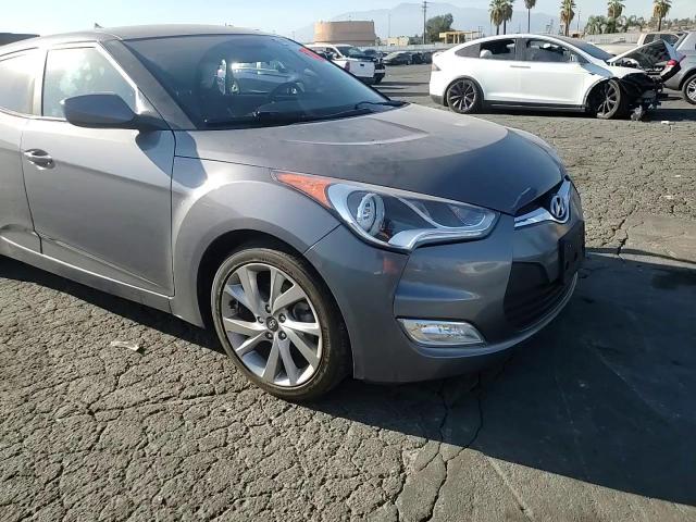 2017 Hyundai Veloster - Image 11