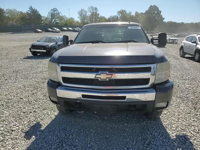 2010 Chevrolet Silverado - Image 11