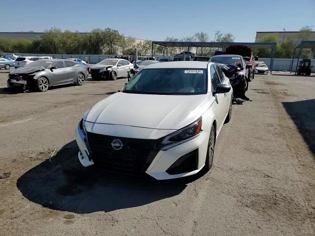 2024 Nissan Altima - Image 13