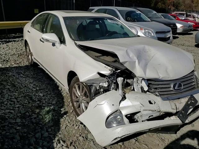 2011 Lexus ES - Image 10