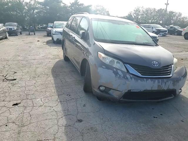 2012 Toyota Sienna - Image 11
