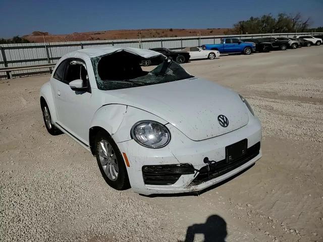 2019 Volkswagen Beetle - Image 11